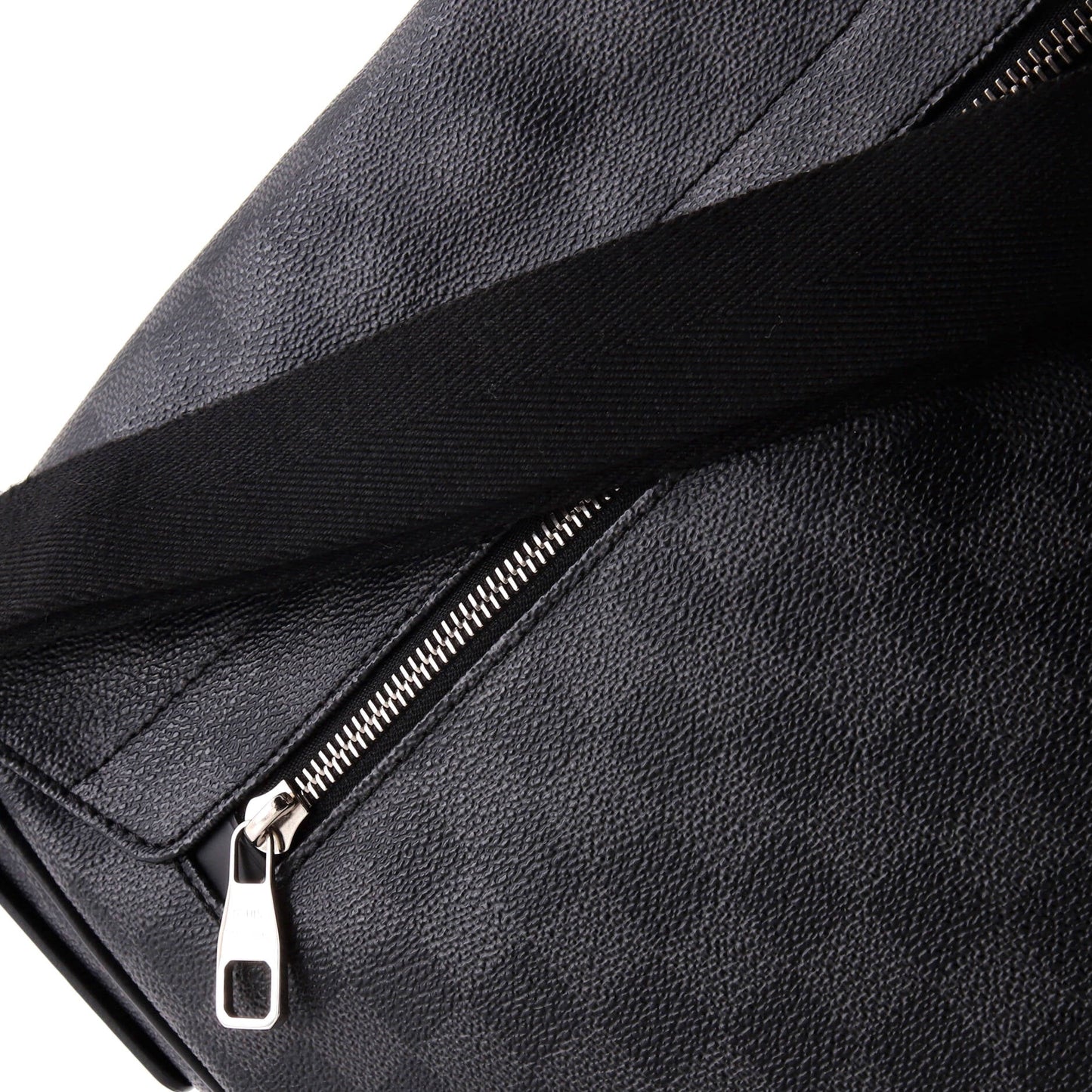 Louis Vuitton District Messenger Bag Damier Graphite MM