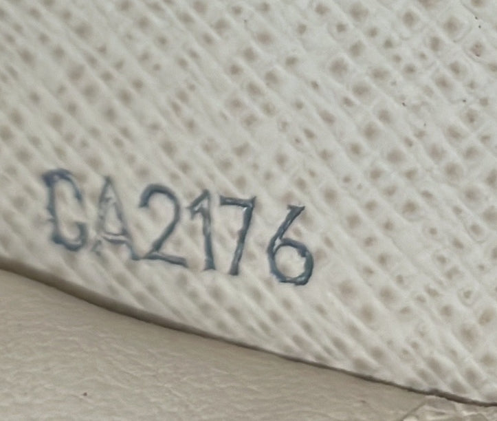 Louis Vuitton Zippy Wallet Damier
