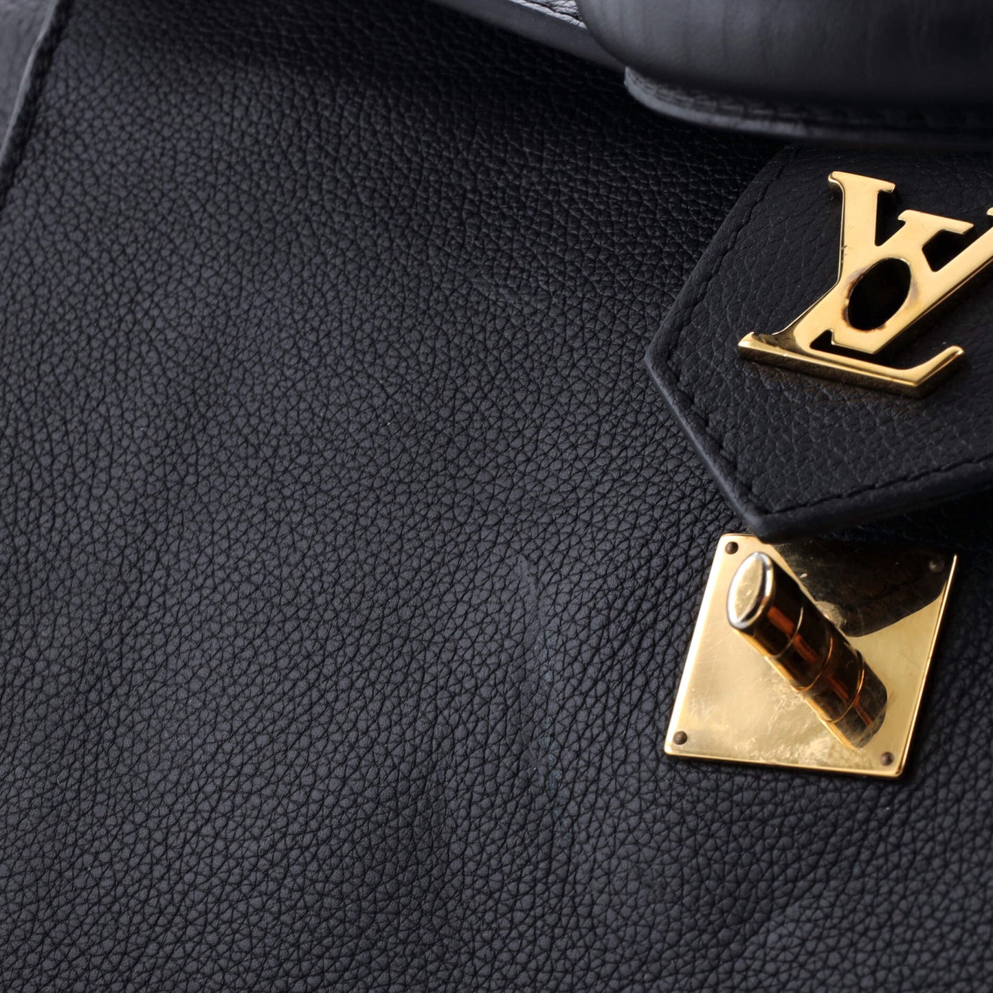 Louis Vuitton Lockme Handbag Leather MM