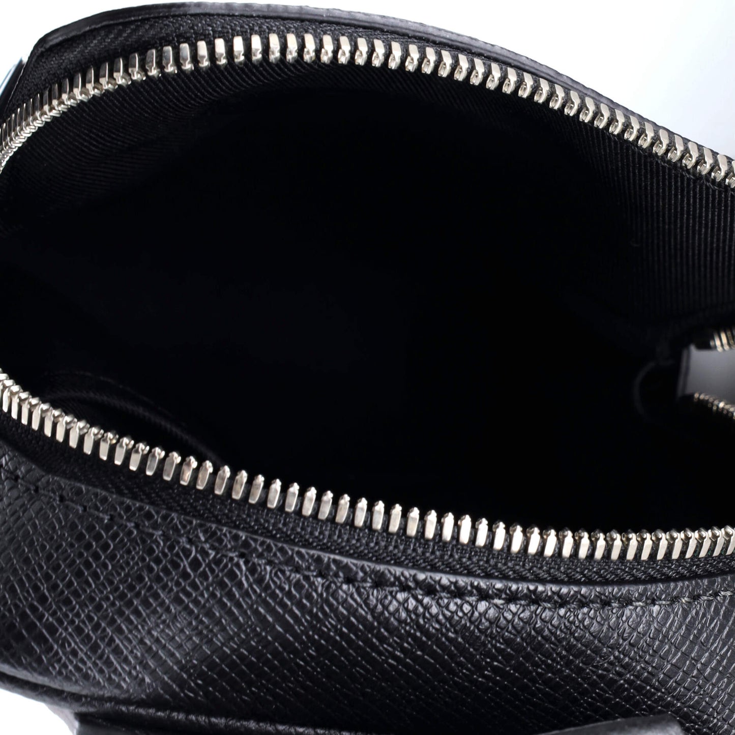 Louis Vuitton Outdoor Slingbag Monogram Taigarama