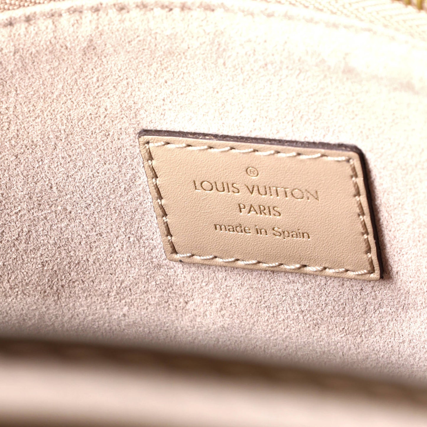 Louis Vuitton V Tote Monogram Empreinte Leather MM