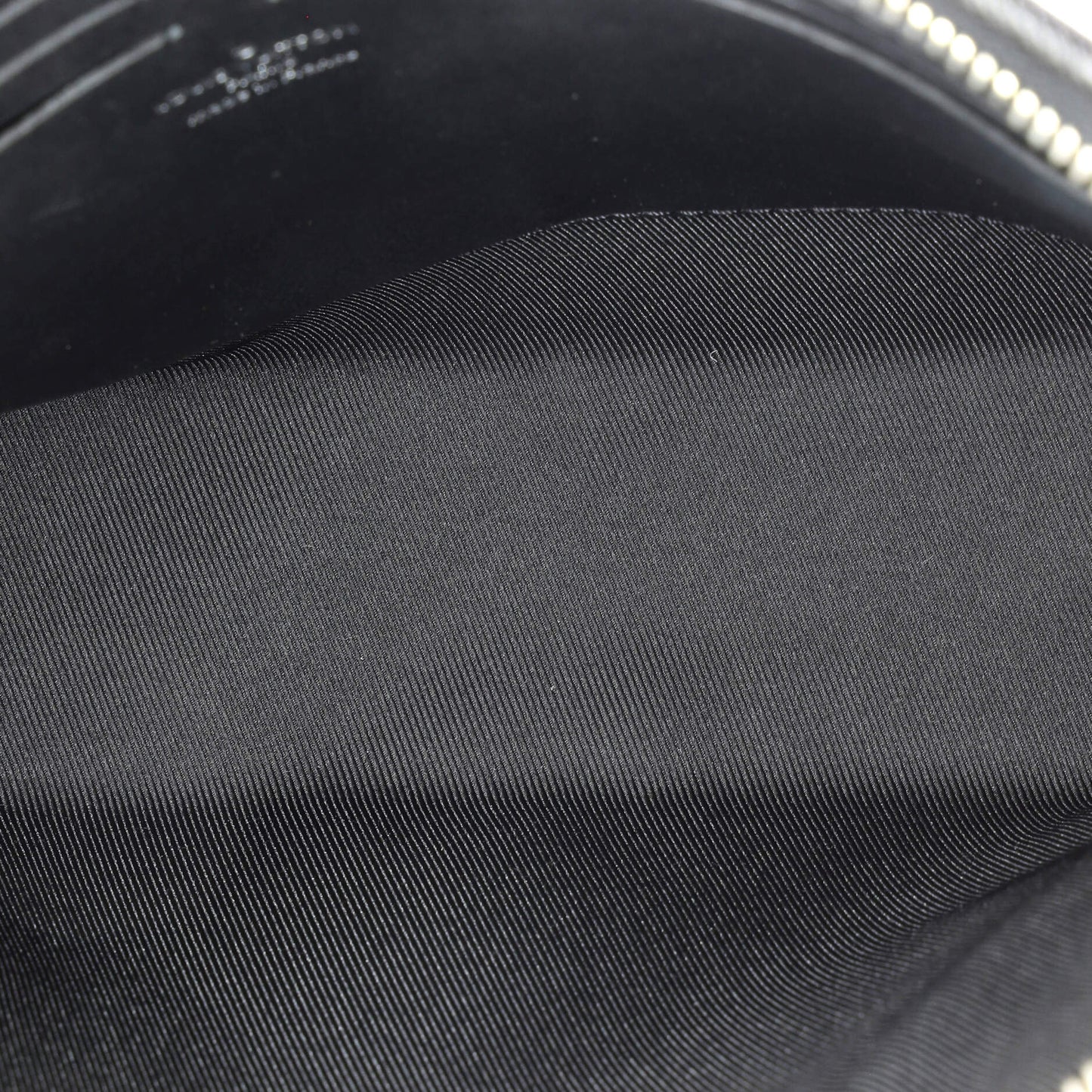 Louis Vuitton Pochette Voyage NM Taiga Leather MM