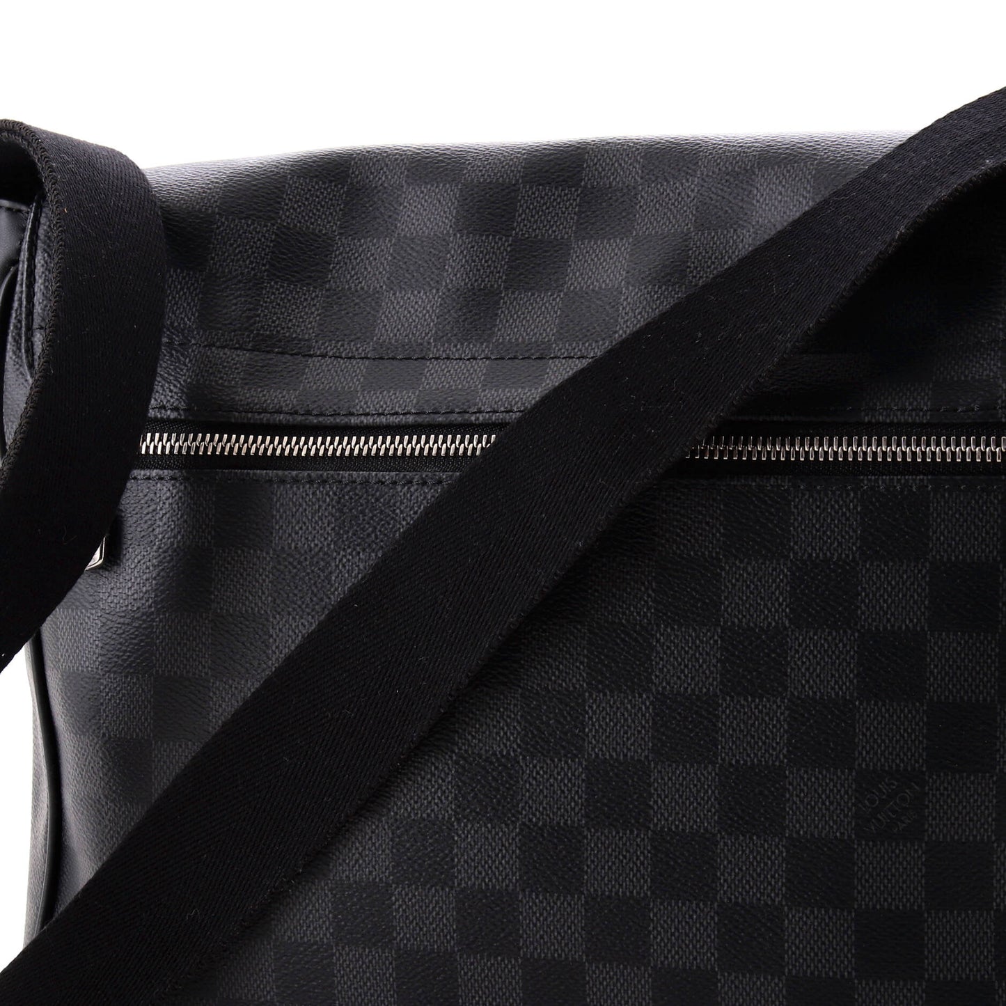 Louis Vuitton District NM Messenger Bag Damier Graphite GM