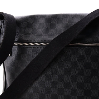 Louis Vuitton District NM Messenger Bag Damier Graphite GM