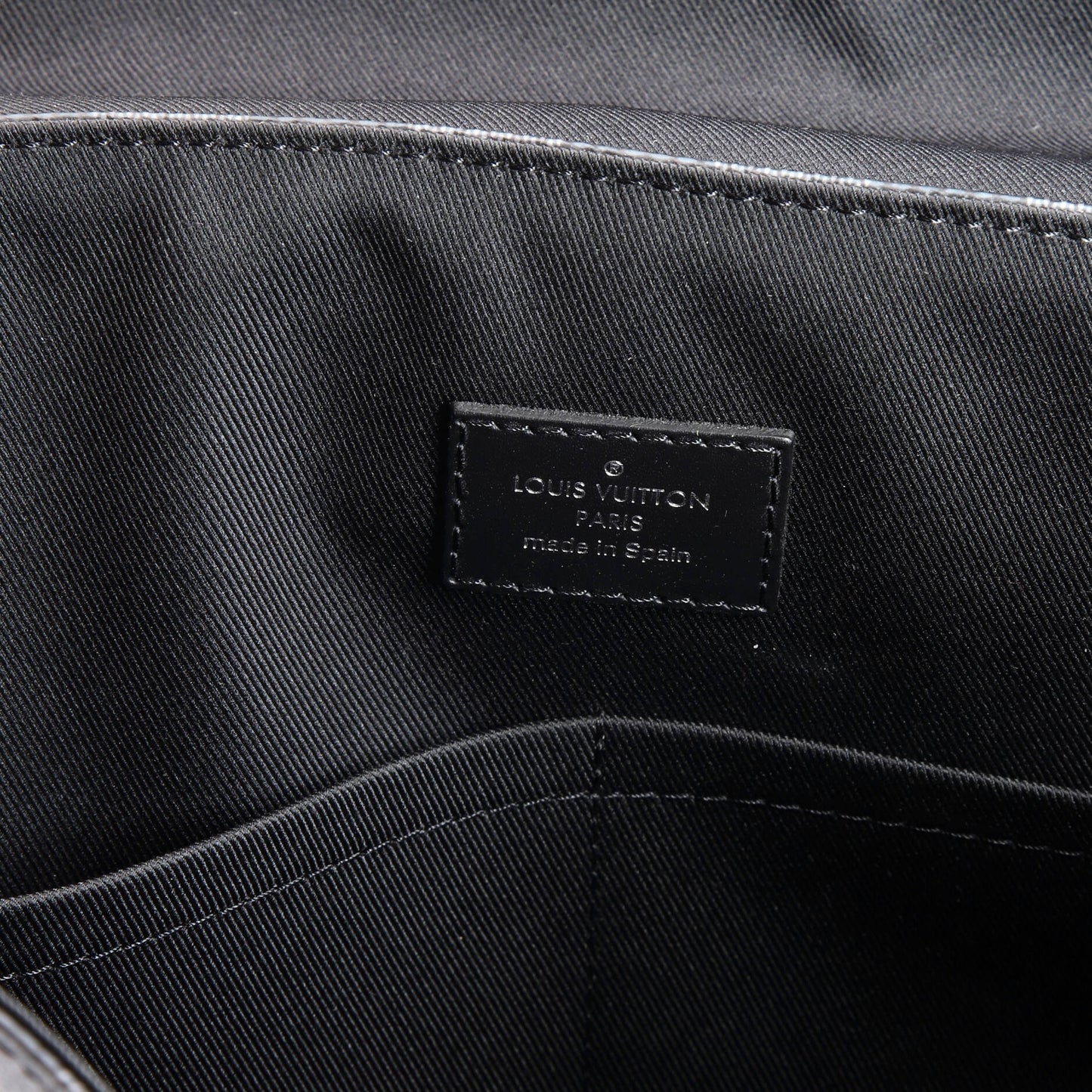 Louis Vuitton District NM Messenger Bag Damier Graphite GM