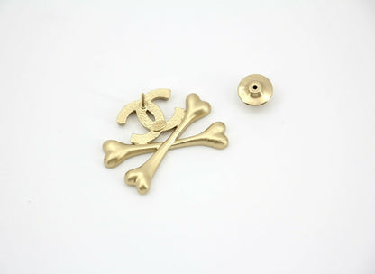 Chanel Vintage 03P Enamel White Skull Brooch