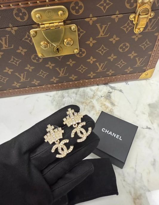 Chanel 21A crown CC earrings
