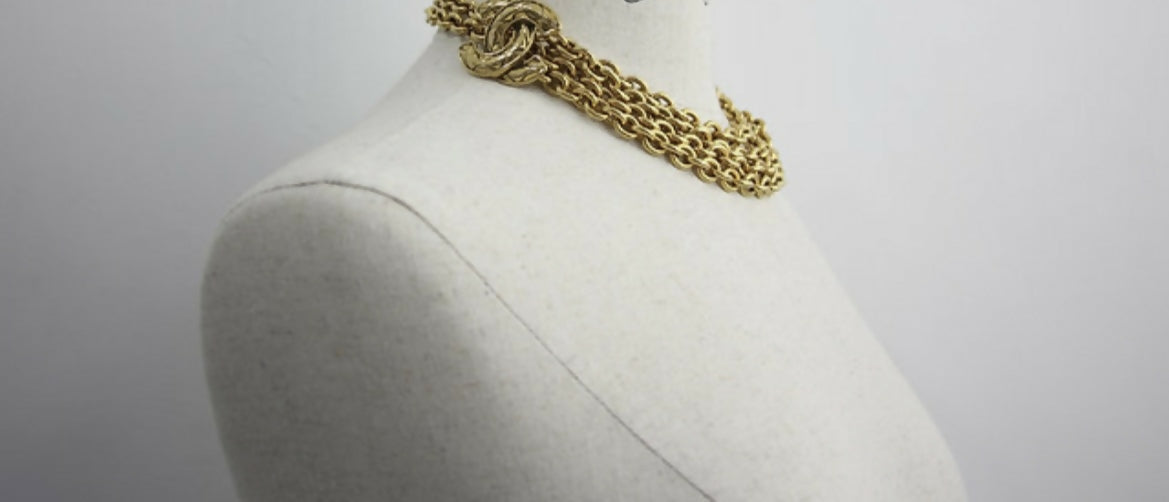 Chanel Vintage 1981-1985 Gold-Plated Thick Chain Waist Belt with Symmetrical Bird Motifs