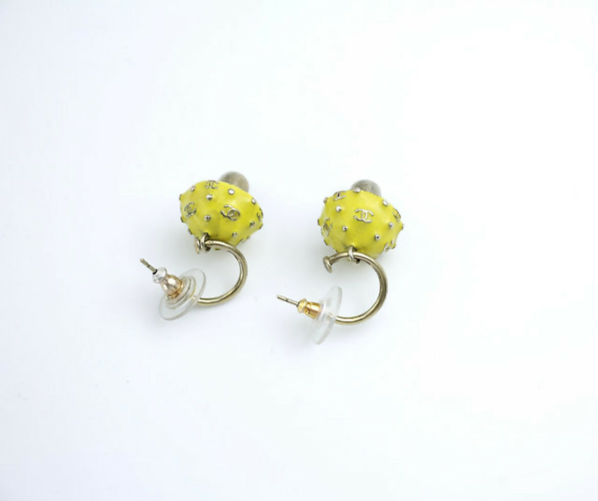 Chanel Vintage 03S Metal Yellow Mushroom Grain Hoop Stud Earrings