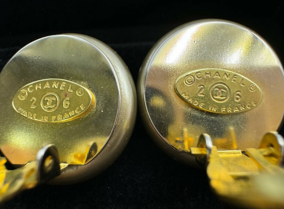 Chanel Vintage 1989 Imitation Pearl Gray Gold Brown Mixed Colour Round Clip-on Earrings