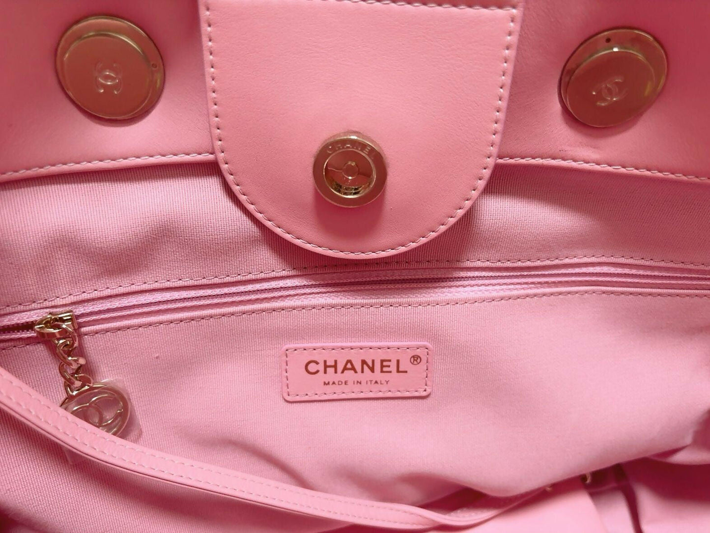 Chanel Spring Summer 2024 Large Shopping Bag in Crochet