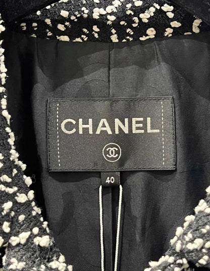 Chanel 19C Black/White Wool Tweed Jacket with wide white belt size 40