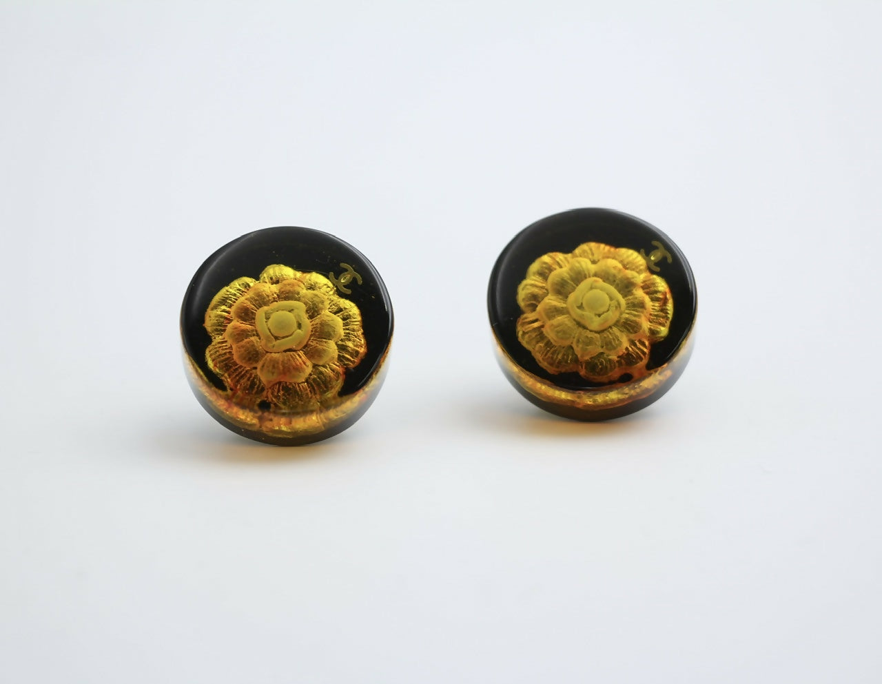 Chanel Vintage 98A Acrylic Brown Camellia Clip-on Earrings