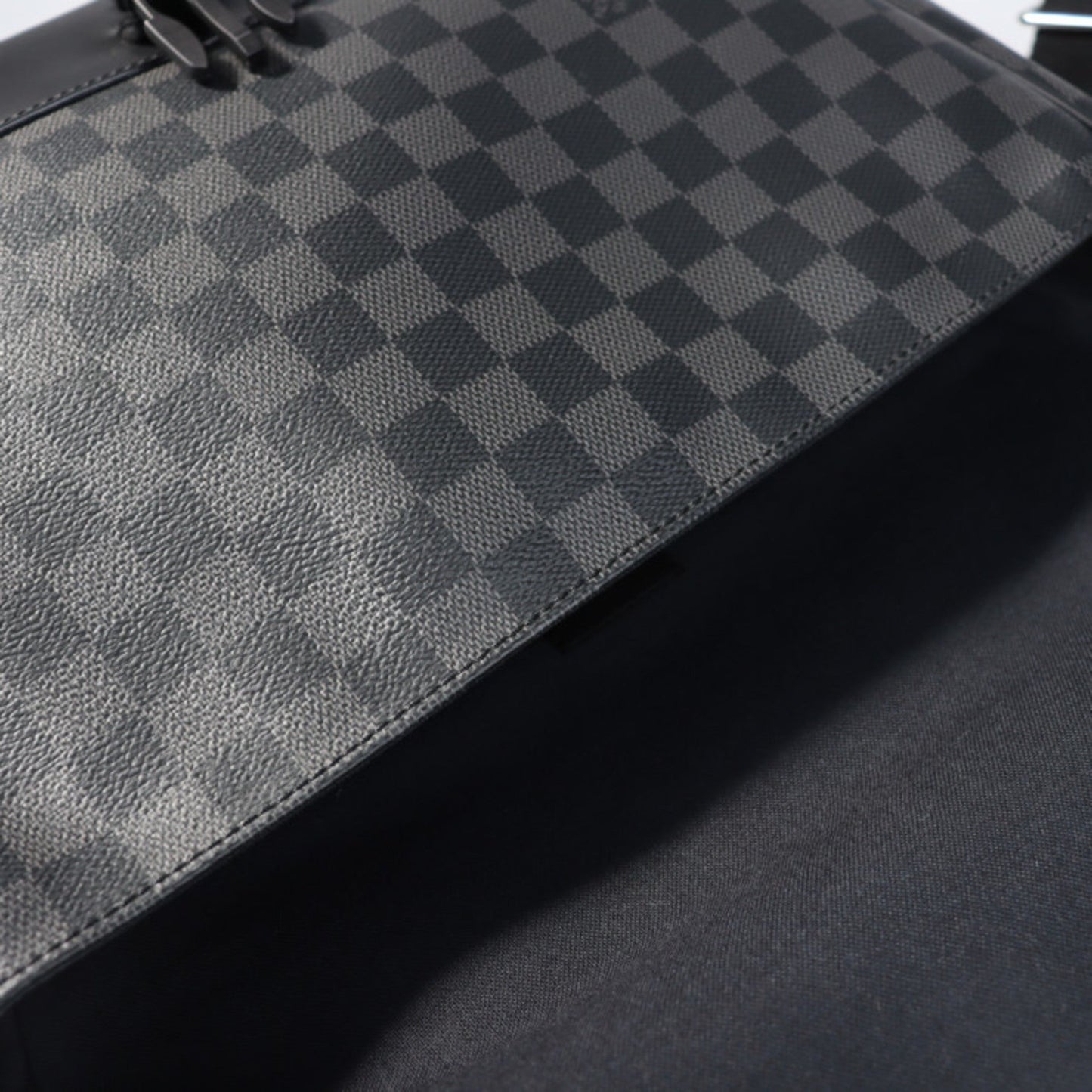 Louis Vuitton Messenger