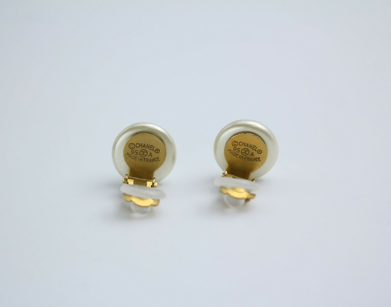Chanel Vintage 95A Faux Pearl White Round Clip-on Earrings