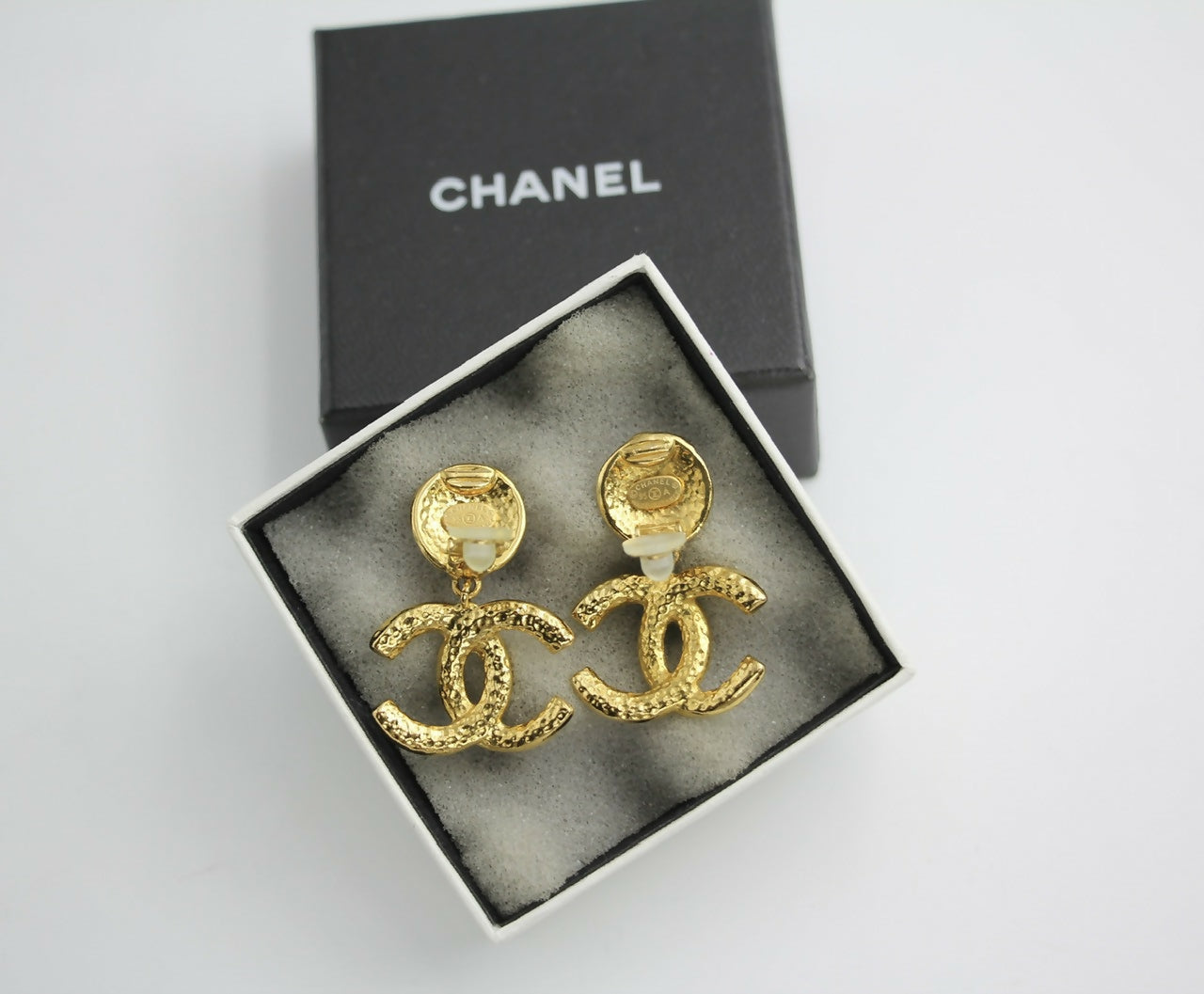 Chanel Vintage 95A Gold-plated Carved Dangle Clip-on Earrings