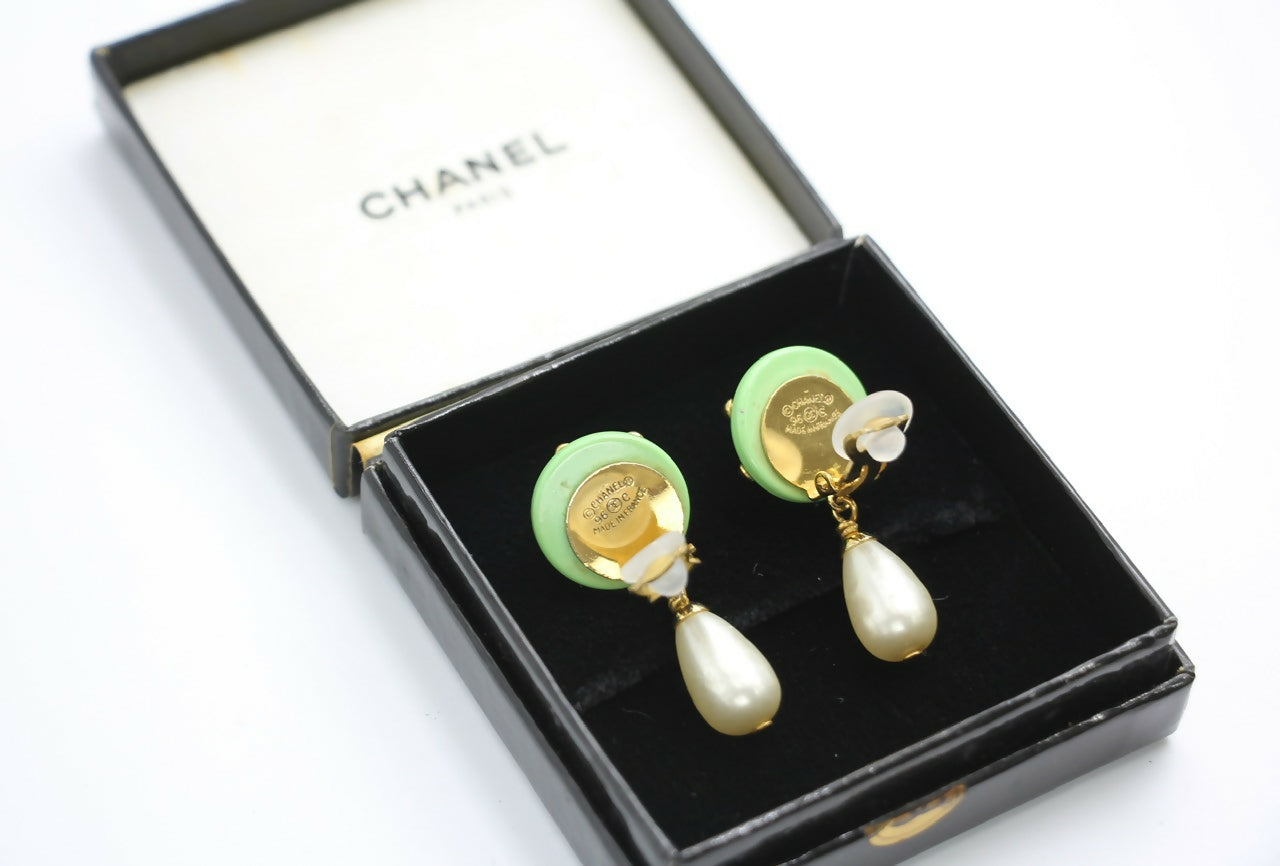 Chanel Vintage 96C Resin Green Dot Imitation Pearl Dangle Clip-on Earrings