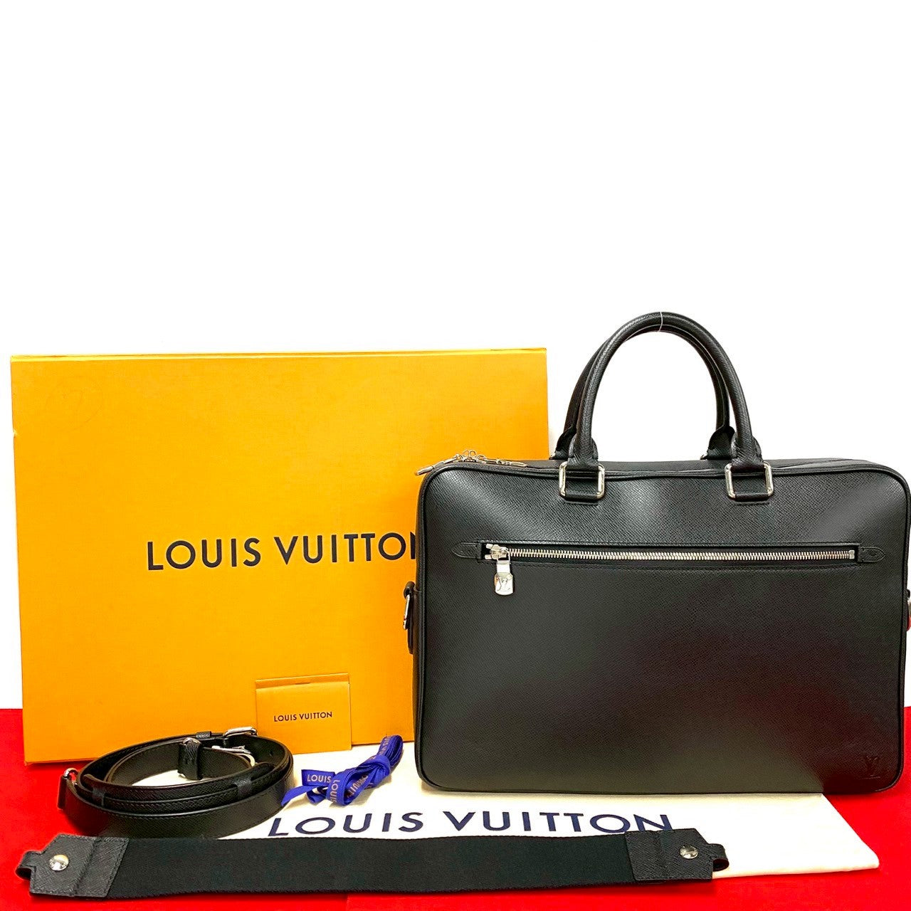 Louis Vuitton Porte-Documents Voyage Taiga 2way bag