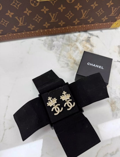 Chanel 21A crown CC earrings