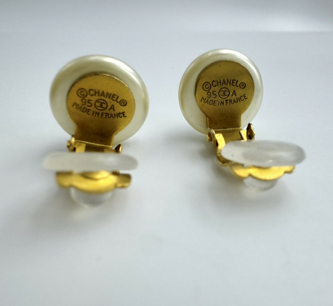 Chanel Vintage 95A Faux Pearl White Round Clip-on Earrings