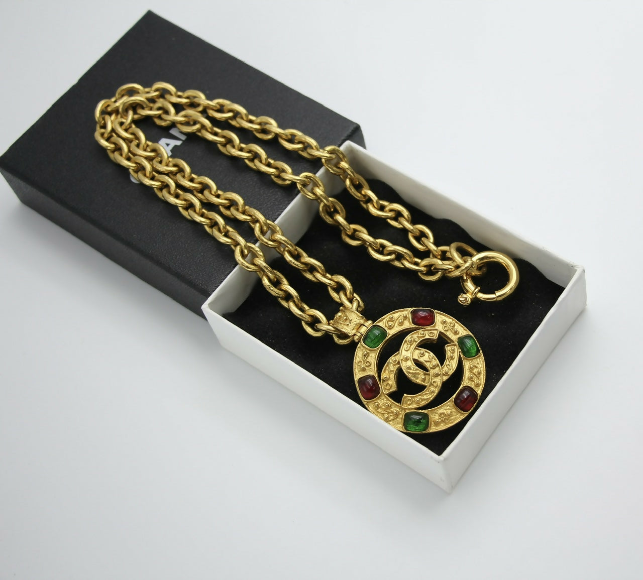 Chanel Vintage 94A Grapevine Gold Plated Medal Long Necklace