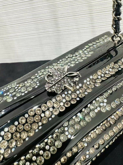 Chanel Fall-Winter 2018-2019 tree stump Plexiglass Strass Minaudiere