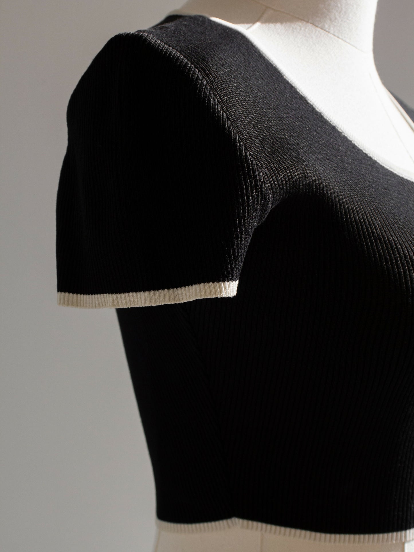 Iconic Chanel Vintage Spring 1995 Black White Ribbed CC 95P Cropped Cardigan