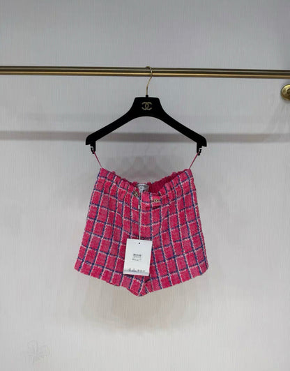 Chanel 24P pink tweed shorts size 34