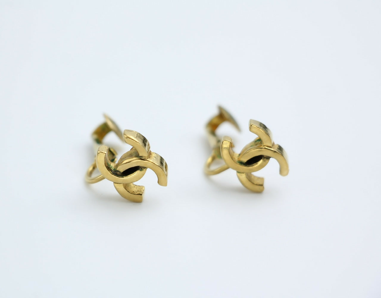 Chanel Vintage 1971-80 Gold-plated Curved Buckle CC Clip-on Earrings