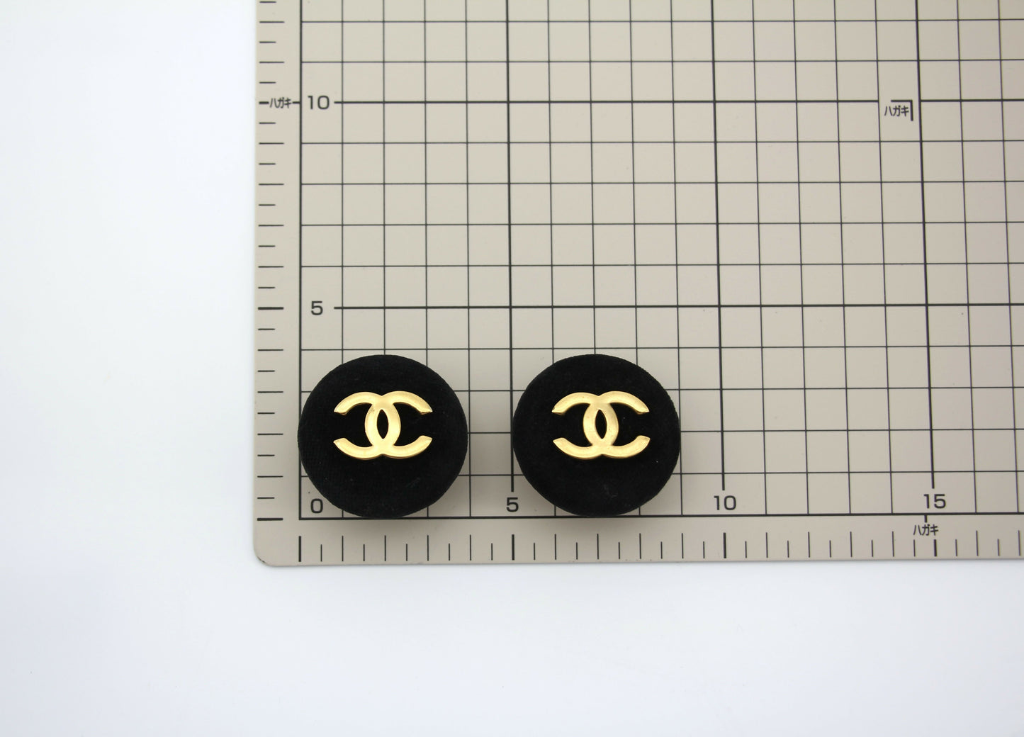 Chanel Vintage 1986-92 Black Velvet Round Clip-on Earrings