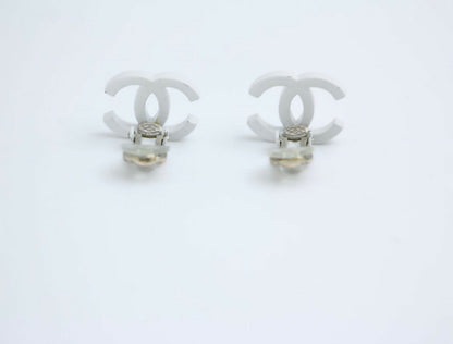 Chanel Vintage 04C Resin All-White Simple Style Clip-on Earrings