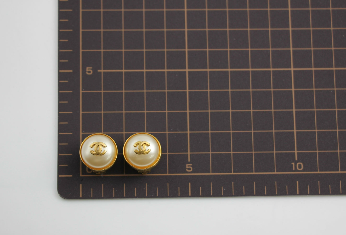 Chanel Vintage 97P Gold-plated & Imitation Pearl Gold Hoop Round Earrings