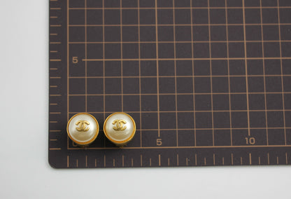 Chanel Vintage 97P Gold-plated & Imitation Pearl Gold Hoop Round Earrings
