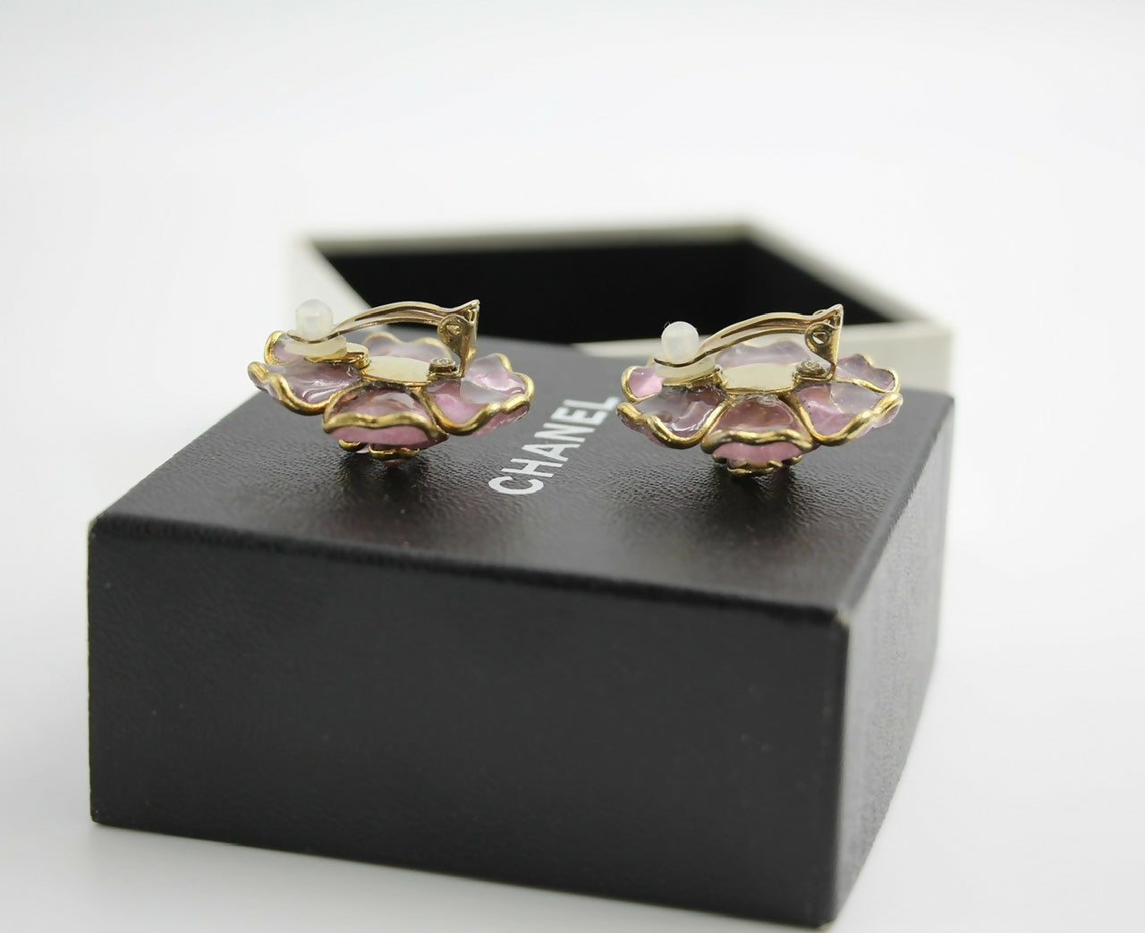 Chanel Vintage 02A Gripoix Pink Camellia Clip-on Earring