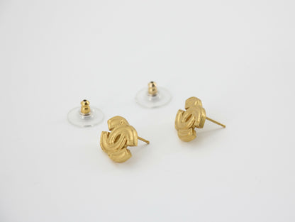 Chanel Vintage 01P Gold-plated Bright Gold CC Clip-on Earrings