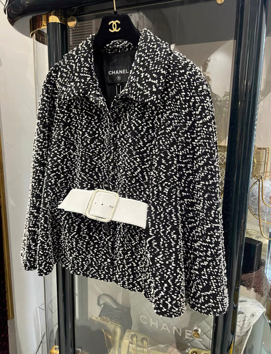 Chanel 19C Black/White Wool Tweed Jacket with wide white belt size 40