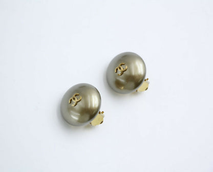 Chanel Vintage 1989 Imitation Pearl Gray Gold Brown Mixed Colour Round Clip-on Earrings