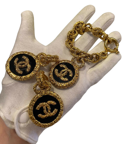 Chanel 93A Large Gold Metal Black Onyx Medallion CC Florentine Bracelet & Earrings SET
