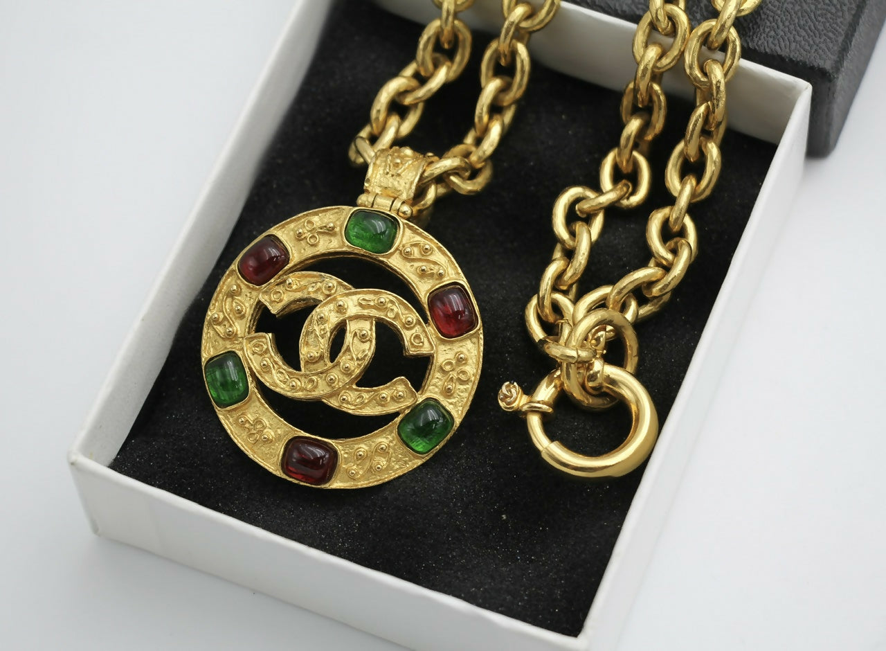 Chanel Vintage 94A Grapevine Gold Plated Medal Long Necklace