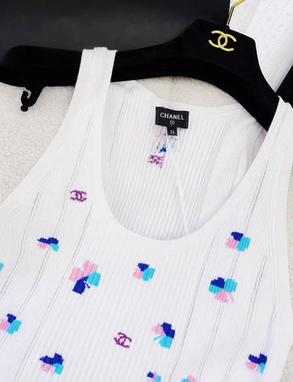Chanel 24P blue four-leaf clover white cotton top size 36