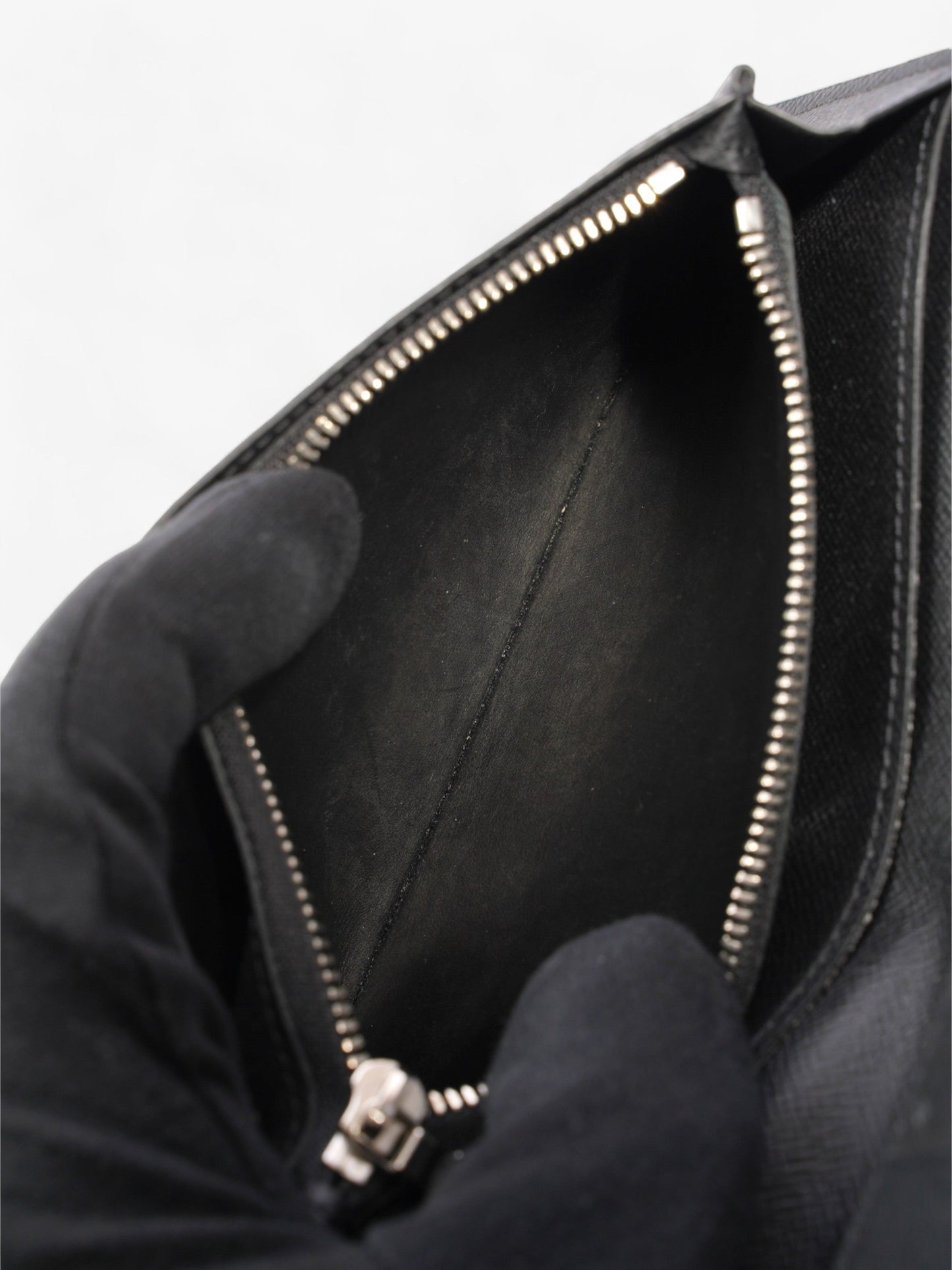 Louis Vuitton Taiga Portefeuille Brazza Long Wallet Black Leather