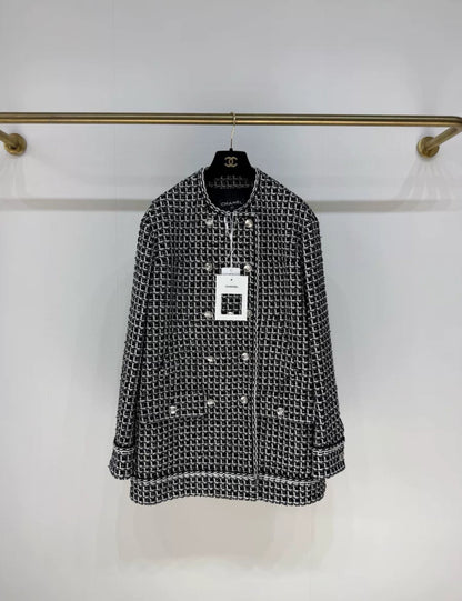 Chanel 25C black & white tweed round coat