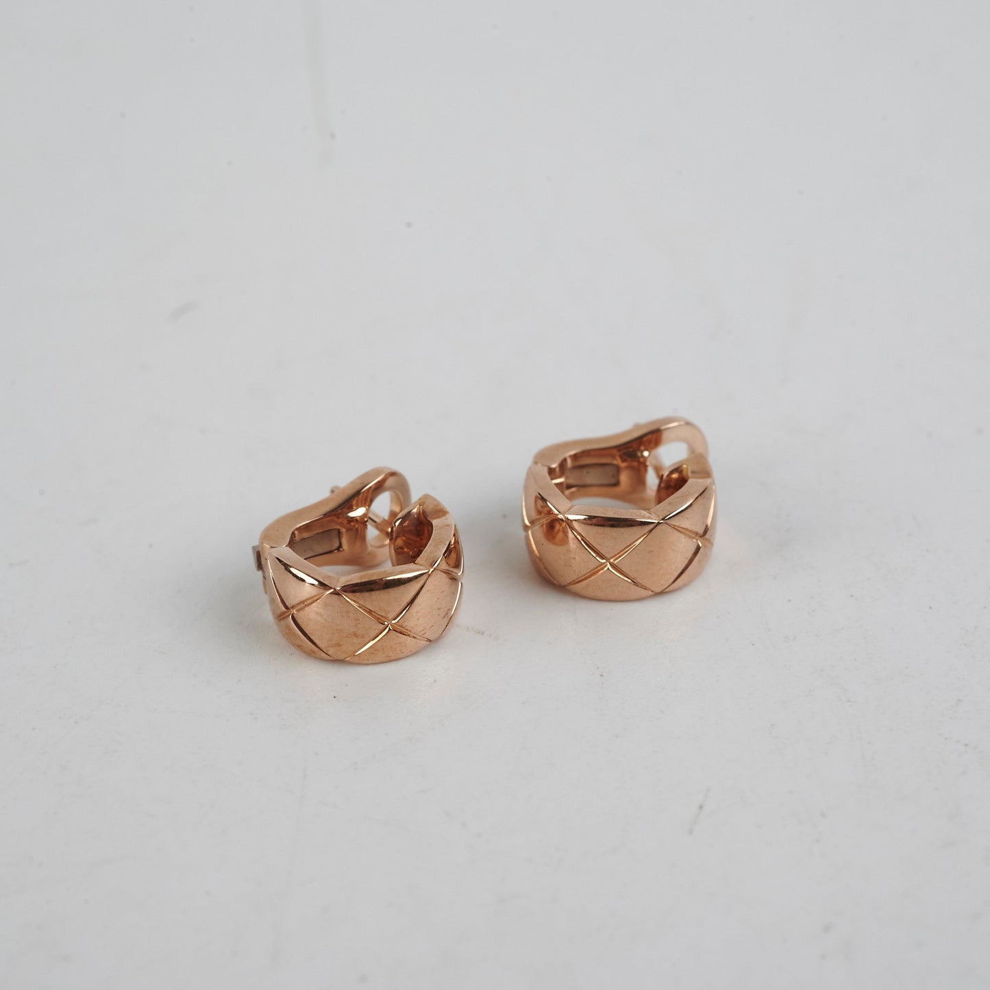 Chanel Coco Crush Earrings - Beige Gold