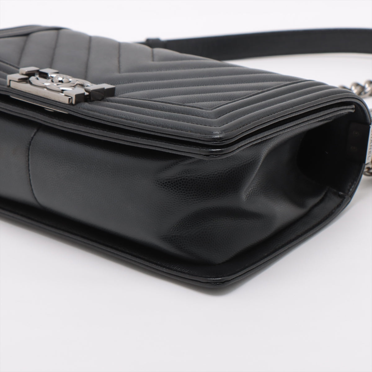 Chanel Old Medium Boy Chevron Caviar Black - 25 series