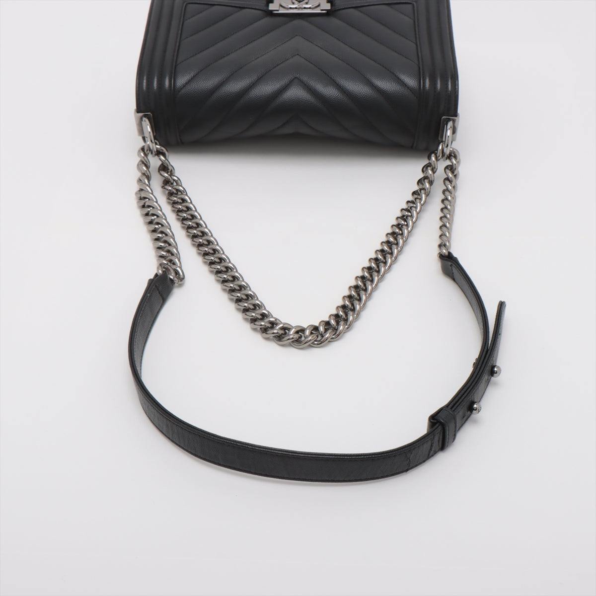 Chanel Old Medium Boy Chevron Caviar Black - 25 series