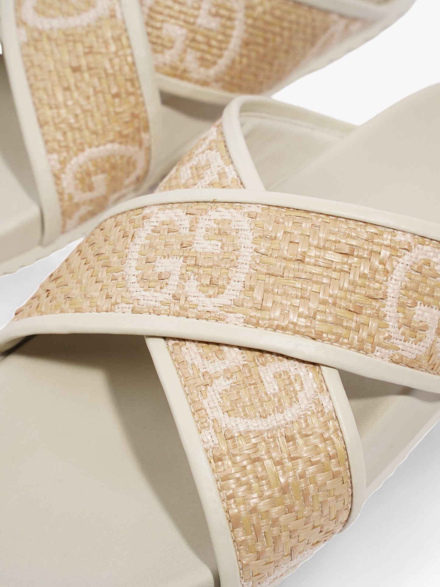 Gucci GG Crossover Sandals White / Natural / Baby Pink Raffia EU 39 UK 6