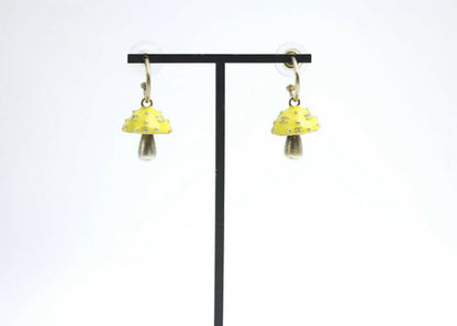Chanel Vintage 03S Metal Yellow Mushroom Grain Hoop Stud Earrings