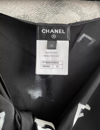 Chanel 22C Black & White printed silk Crepe Pareo skirt