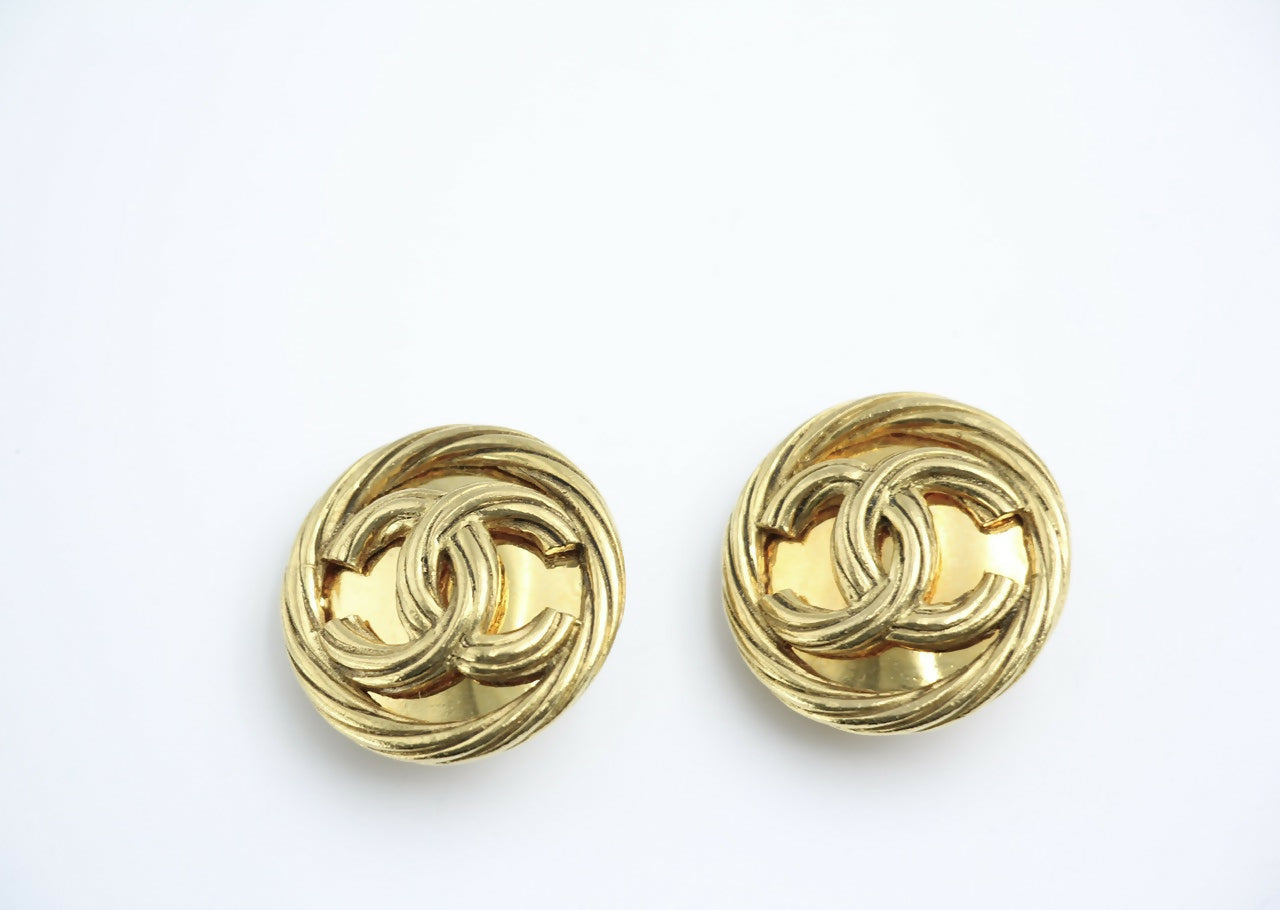 Chanel Vintage 93P Gold Plated Button Gold Clip-on Earrings