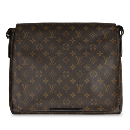 Louis Vuitton District MM - Monogram Canvas
